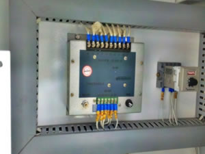 Regulador de voltagem automático digital